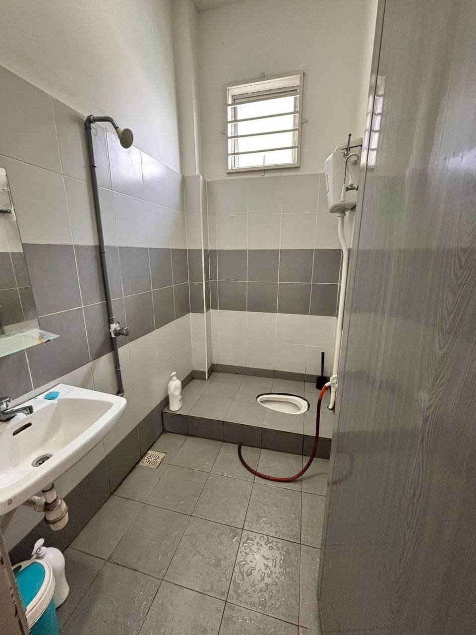 Bilik air Homestay Safiyyah dengan shower